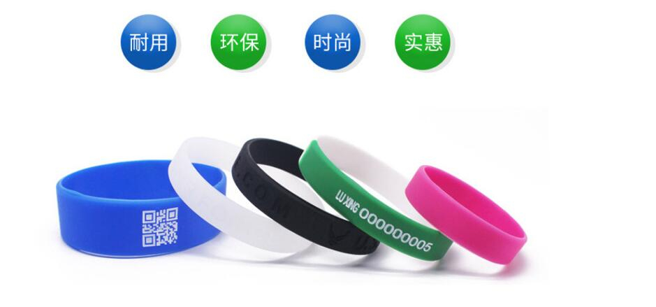 你知道液態(tài)硅膠手環(huán)怎么樣清洗嗎？